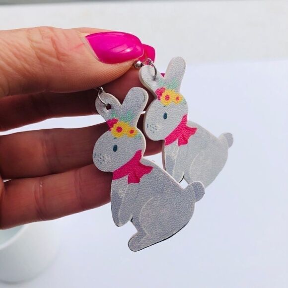 Faux leather tear drop dangle fashion earrings - Picture 2 of 3